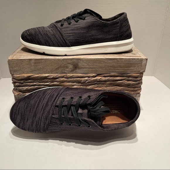 TOMS men’s shoes with laces - Picture 3 of 16